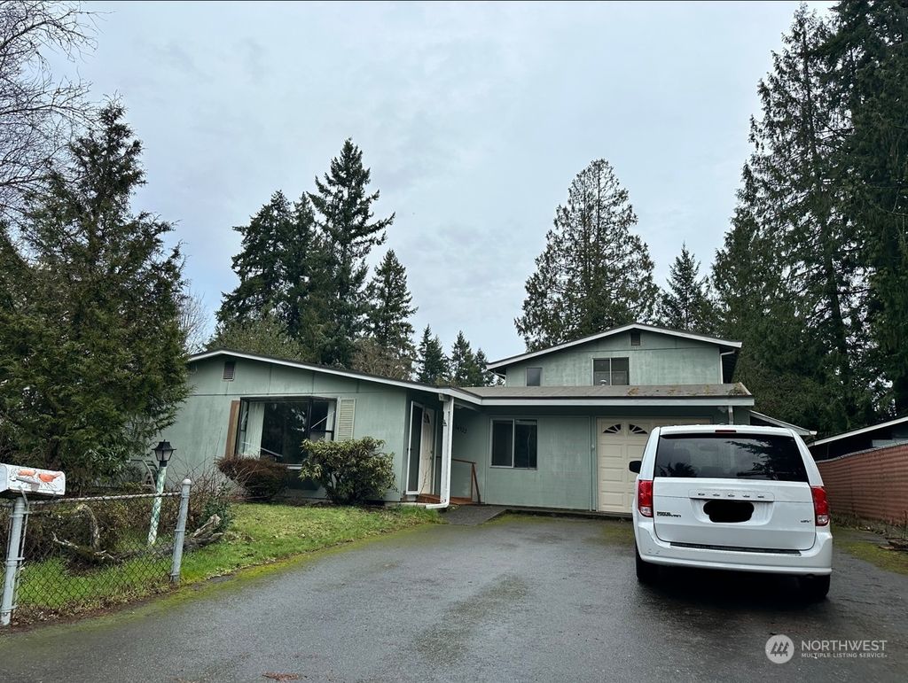 Photo of 14322 141st Court SE, Renton, WA 98059 (MLS # 2199375)