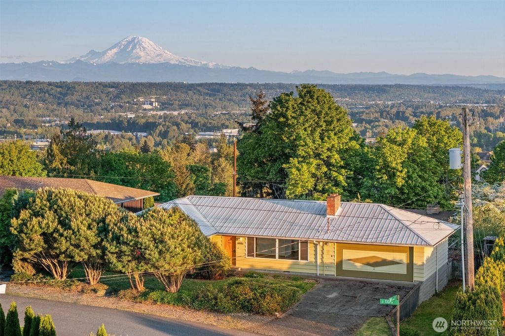 Photo of 6905 S 130th Street, Seattle, WA 98178 (MLS # 2370645)