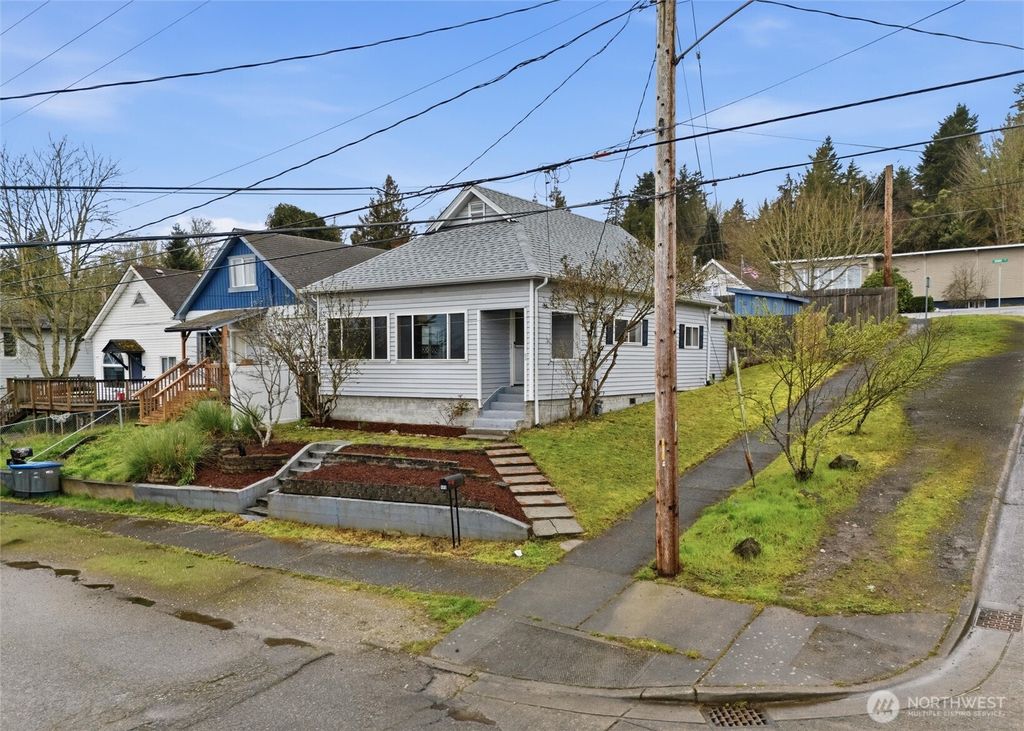 Photo of 403 S Lafayette Avenue, Bremerton, WA 98312 (MLS # 2498473)