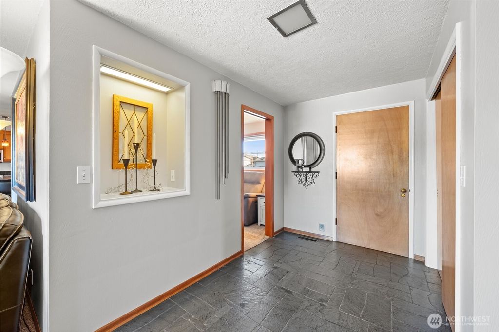 Photo of 43 Crest Drive, Ephrata, WA 98823 (MLS # 2483770)