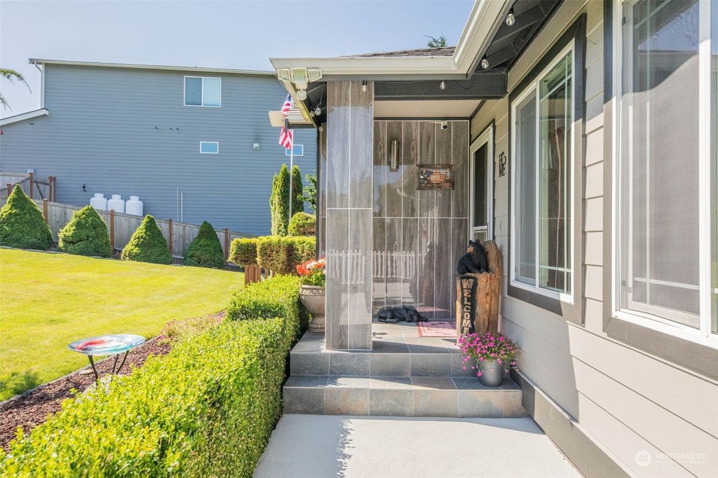 Photo of 626 79th Avenue SE, Lake Stevens, WA 98258 (MLS # 2264617)