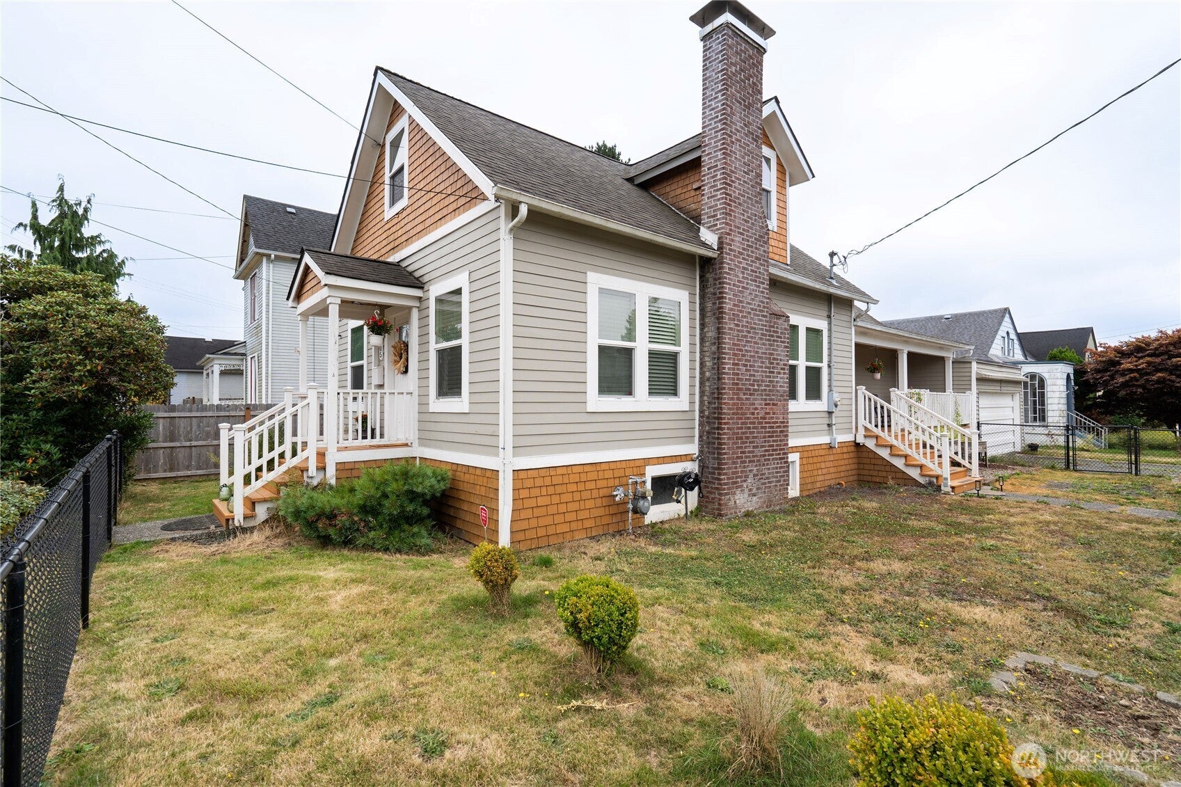 305 W 6th Street