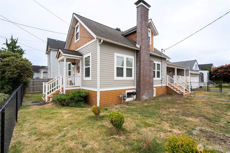 305 W 6th Street