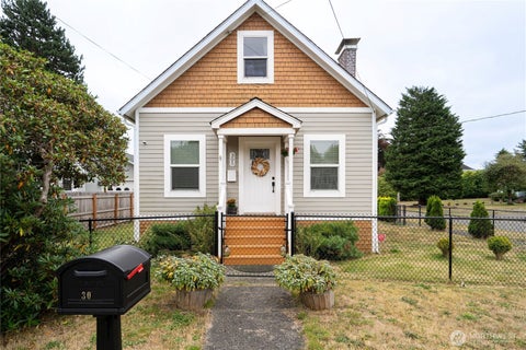 Photo of 305 W 6th Street, Aberdeen, WA 98520 (MLS # 2574180)