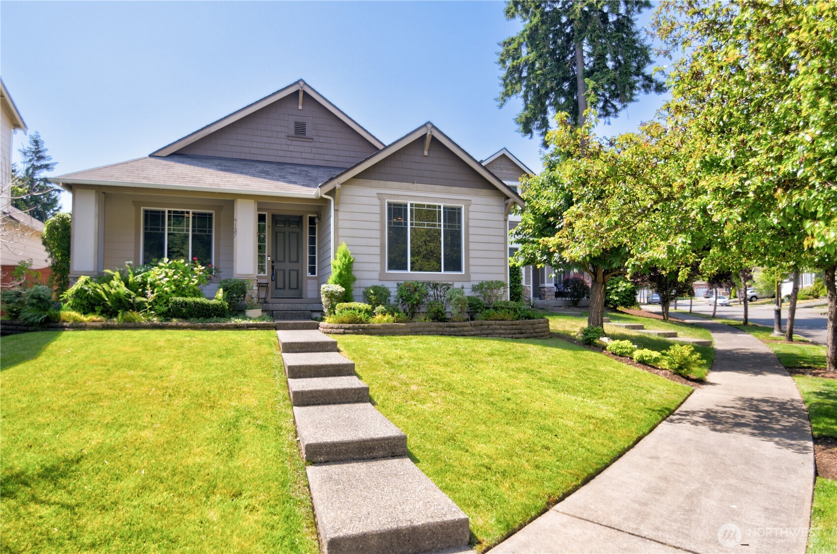 9127 Perwinkle Loop NE