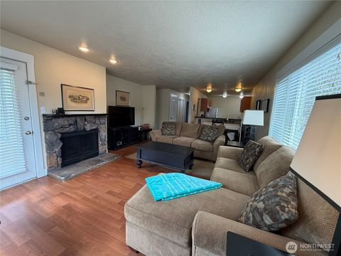 Photo of 210 26th Street St NW #411/12, Long Beach, WA 98631 (MLS # 2502135)