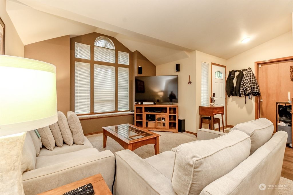 Photo of 733 S 313th Street, Federal Way, WA 98003 (MLS # 2037988)