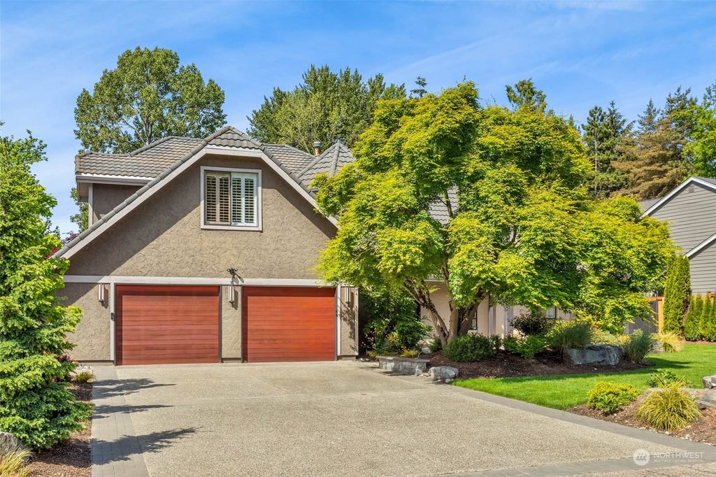 Photo of 4 Tulalip Key Ky, Bellevue, WA 98006 (MLS # 2242574)
