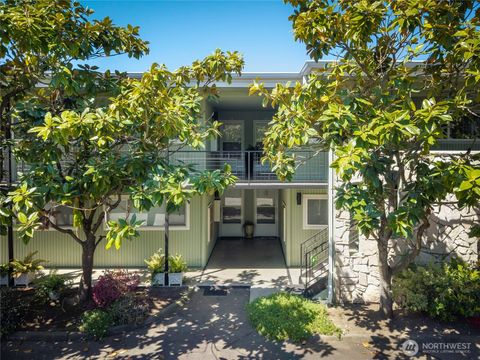 Photo of 1020 5th Avenue S #7, Edmonds, WA 98020 (MLS # 2521407)