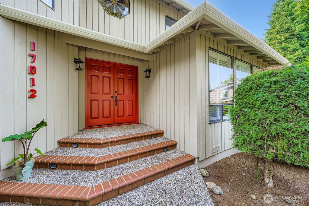 Photo of 17012 SE 40th Court, Bellevue, WA 98008 (MLS # 2428412)