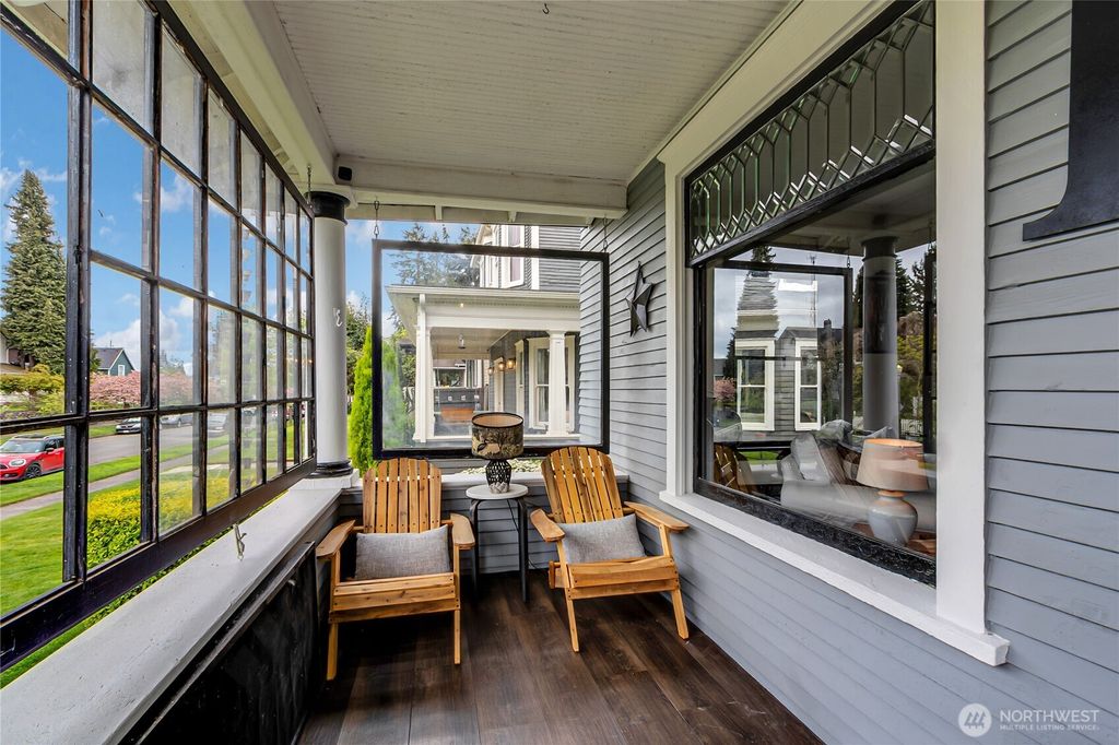 Photo of 926 S Ainsworth Avenue, Tacoma, WA 98405 (MLS # 2514354)