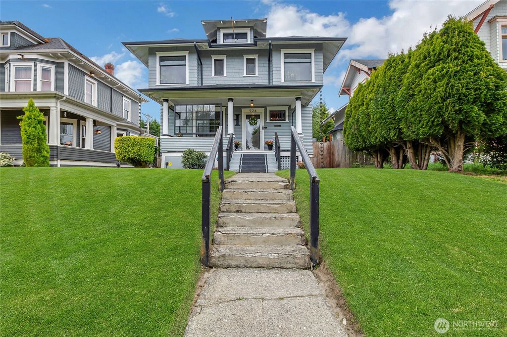 Photo of 926 S Ainsworth Avenue, Tacoma, WA 98405 (MLS # 2514354)