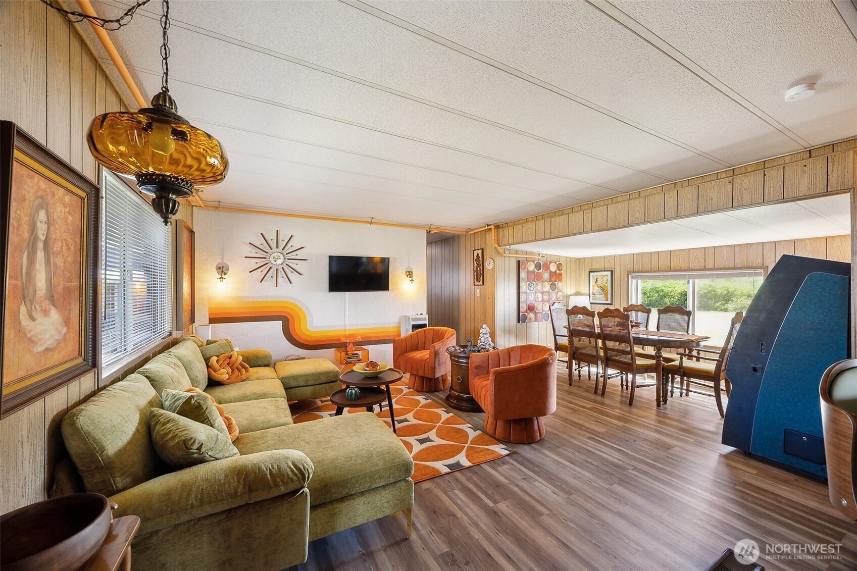 700 S Rain Street NE