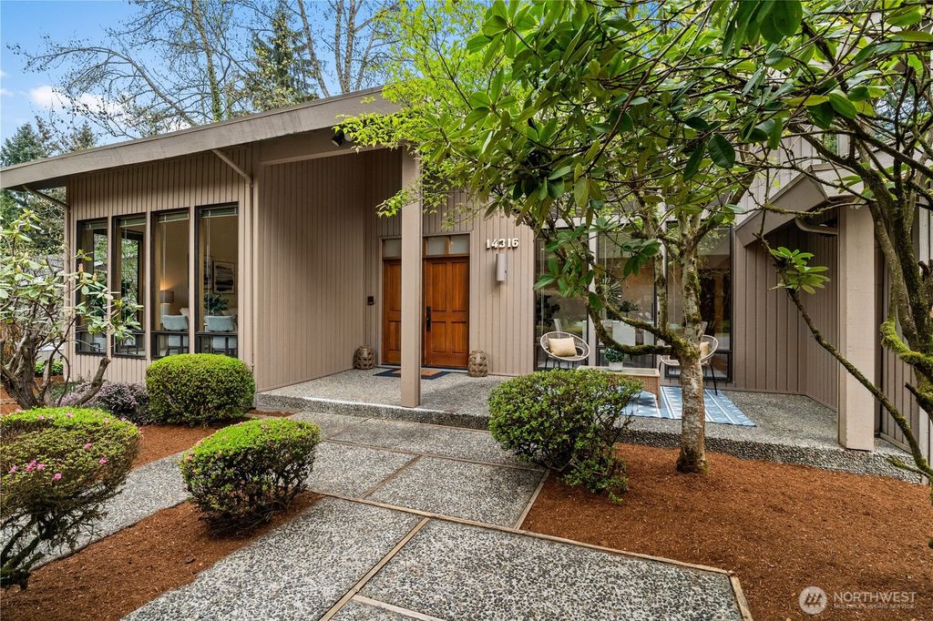 Photo of 14316 NE 12th Place, Bellevue, WA 98007 (MLS # 2509280)