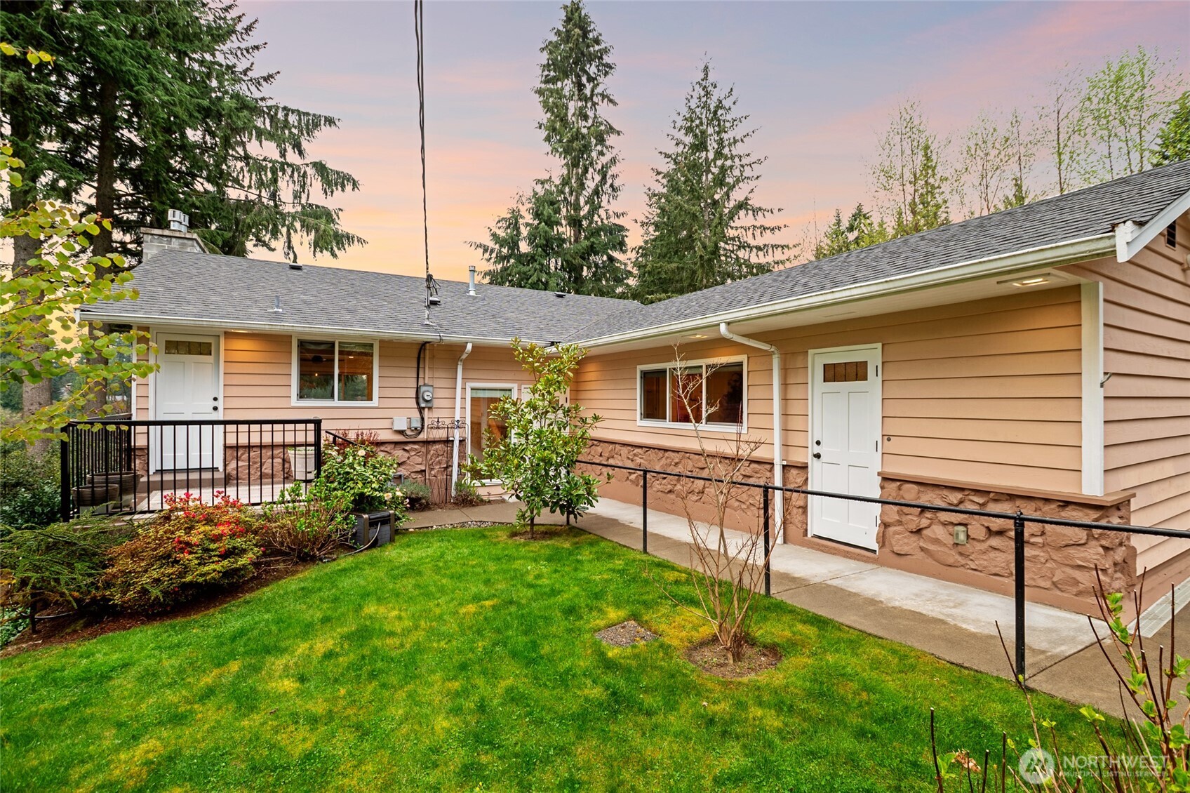 23330 E Echo Lake Road