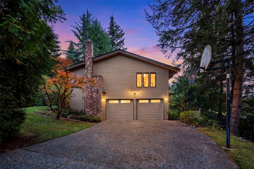 Photo of 13233 SE 51st Place, Bellevue, WA 98006 (MLS # 2593376)