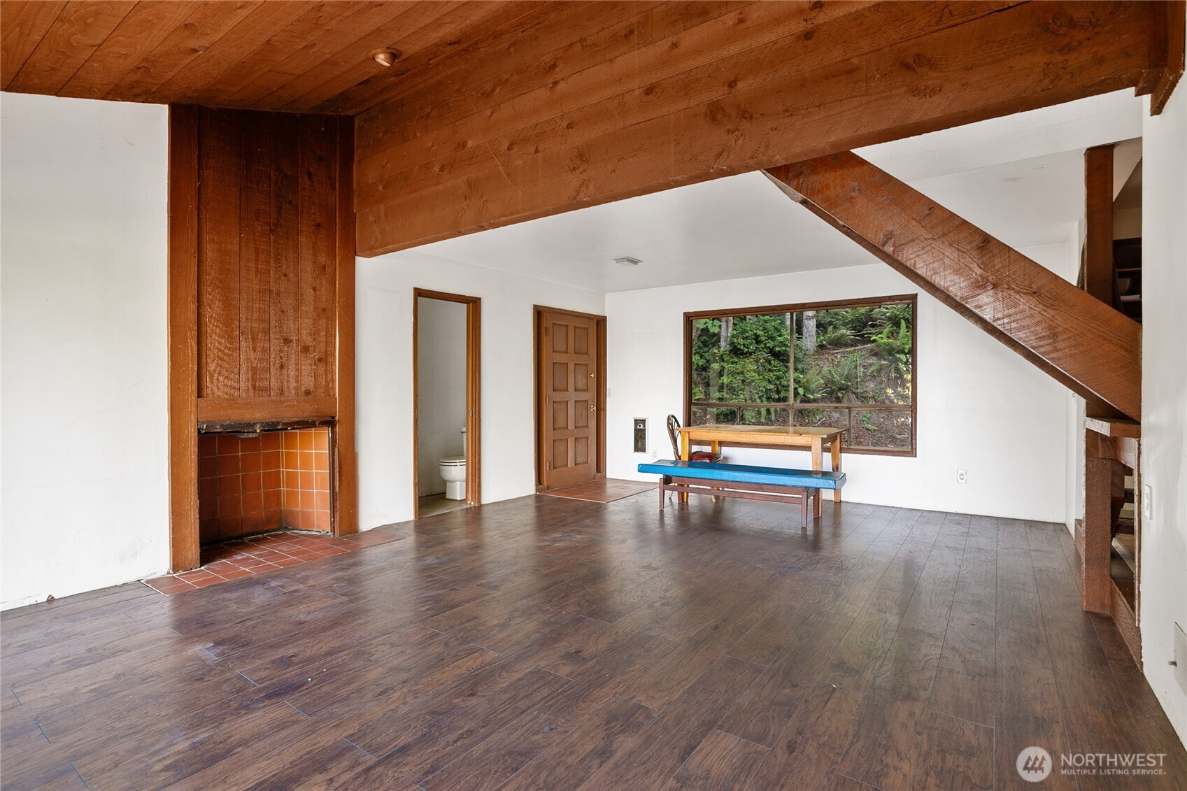 9744 Cascade Loop NE