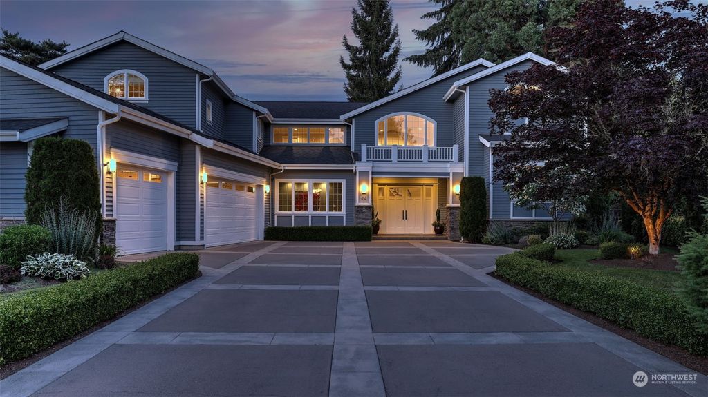 Photo of 33 Tatoosh Key, Bellevue, WA 98006 (MLS # 2274695)