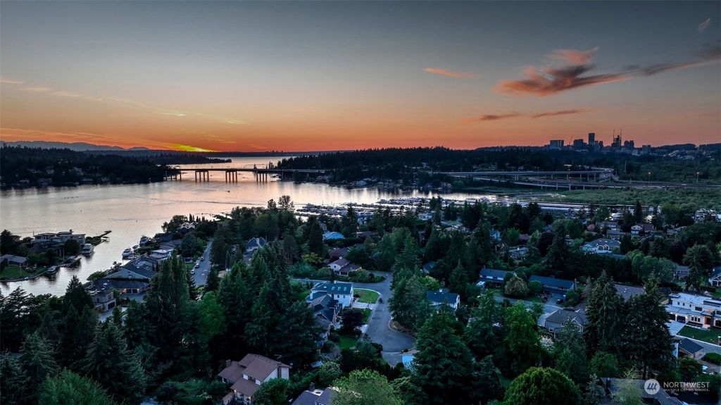 Photo of 33 Tatoosh Key, Bellevue, WA 98006 (MLS # 2274695)