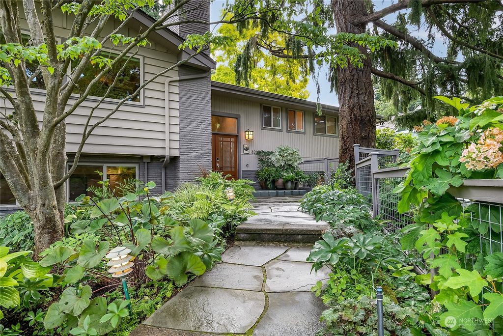Photo of 4242 85th Avenue SE, Mercer Island, WA 98040 (MLS # 2162965)