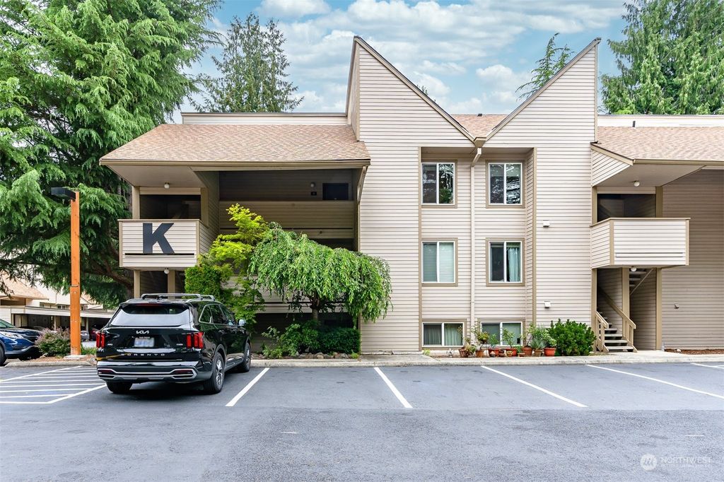 Photo of 14520 NE 44th Street #K3, Bellevue, WA 98007 (MLS # 2128209)