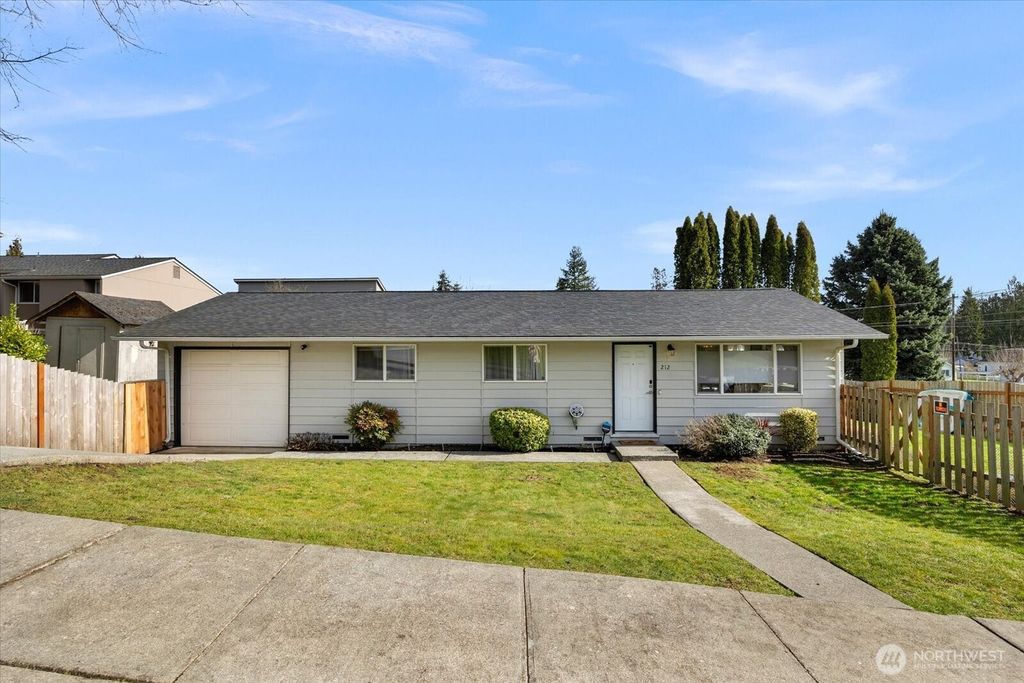 Photo of 212 10th Street, Snohomish, WA 98290 (MLS # 2487362)