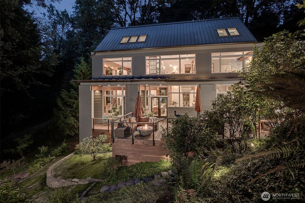 Photo of 7236 Holly Hill Drive, Mercer Island, WA 98040 (MLS # 2408084)