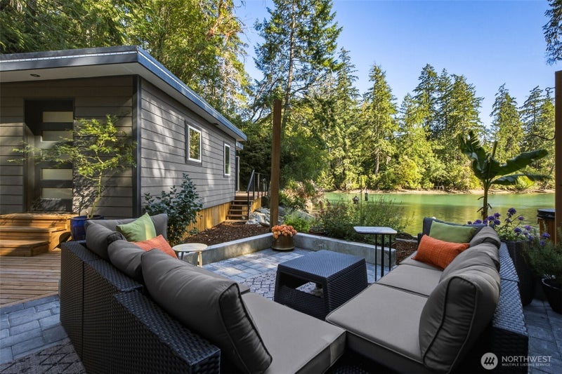 2908 Fishtrap Loop NE
