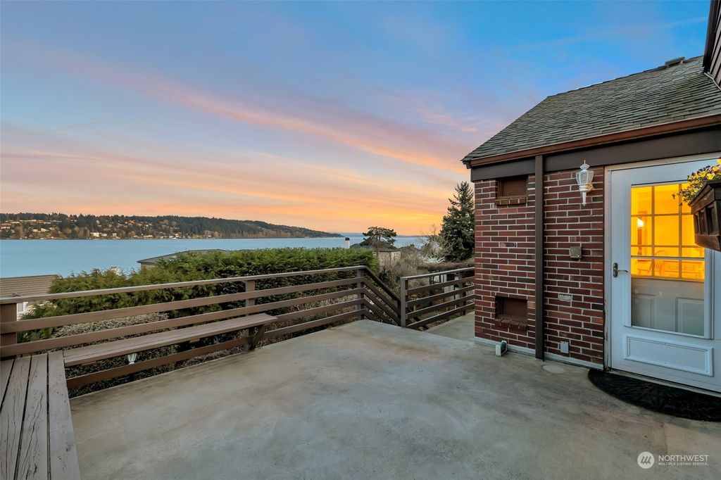 Photo of 16150 41st Avenue NE, Lake Forest Park, WA 98155 (MLS # 2212680)
