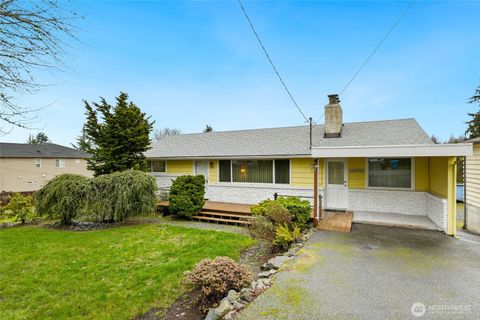 Photo of 16740 Meridian Avenue N, Shoreline, WA 98133 (MLS # 2476025)