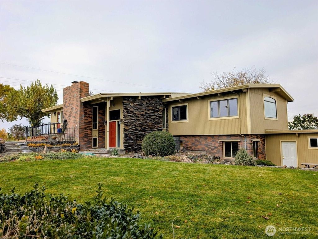 Photo of 2175 W McManamon Road, Othello, WA 99344 (MLS # 2502540)