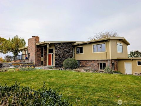 Photo of 2175 W McManamon Road, Othello, WA 99344 (MLS # 2502540)