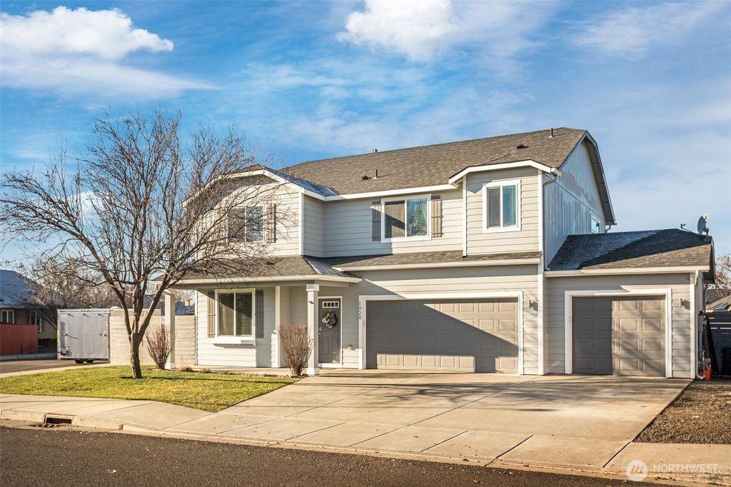 Photo of 1924 Stevens Street, Walla Walla, WA 99362 (MLS # 2480796)