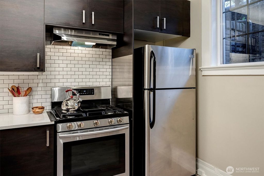 listing image 9364940465352940496