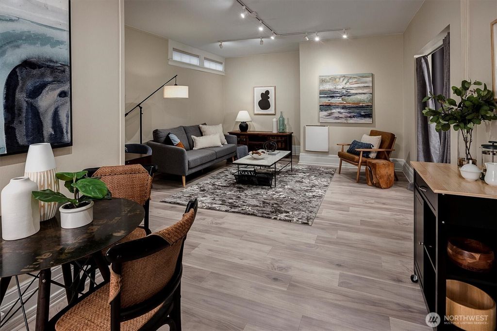 listing image 9363760407122786531