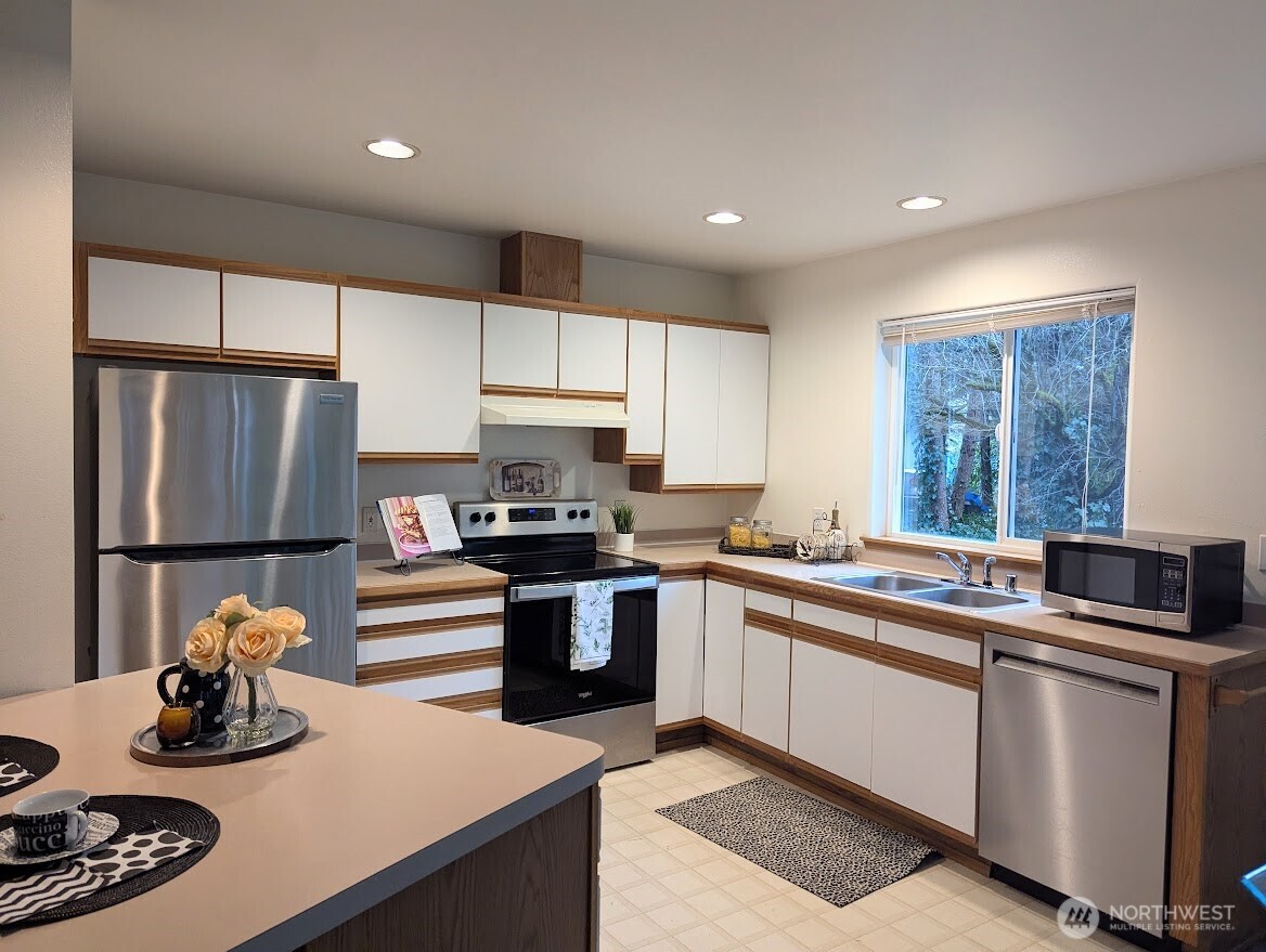 2007 99th Street E 1