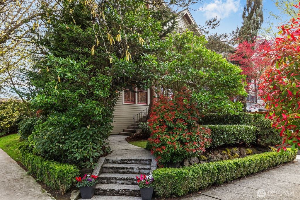 Photo of 803 W Armour Street, Seattle, WA 98119 (MLS # 2509690)