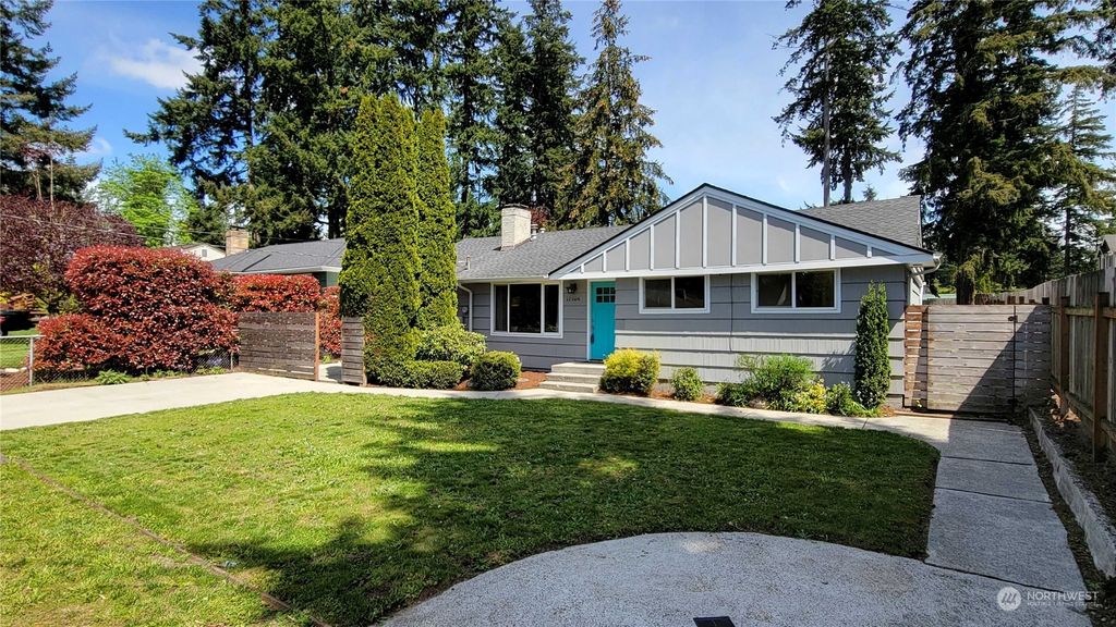 Photo of 17904 1st Avenue NE, Shoreline, WA 98155 (MLS # 2065246)