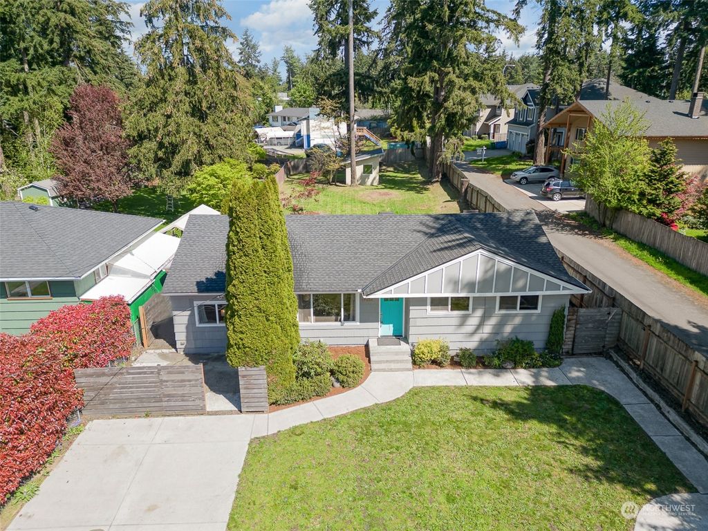 Photo of 17904 1st Avenue NE, Shoreline, WA 98155 (MLS # 2065246)