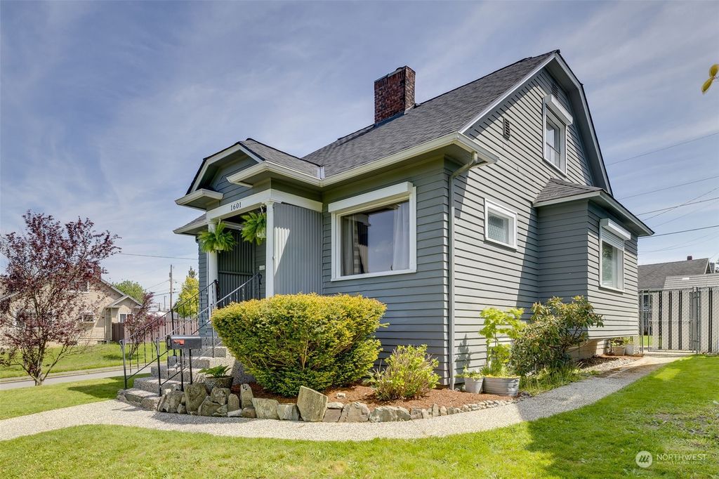 Photo of 1601 Virginia Avenue, Everett, WA 98201 (MLS # 2238254)