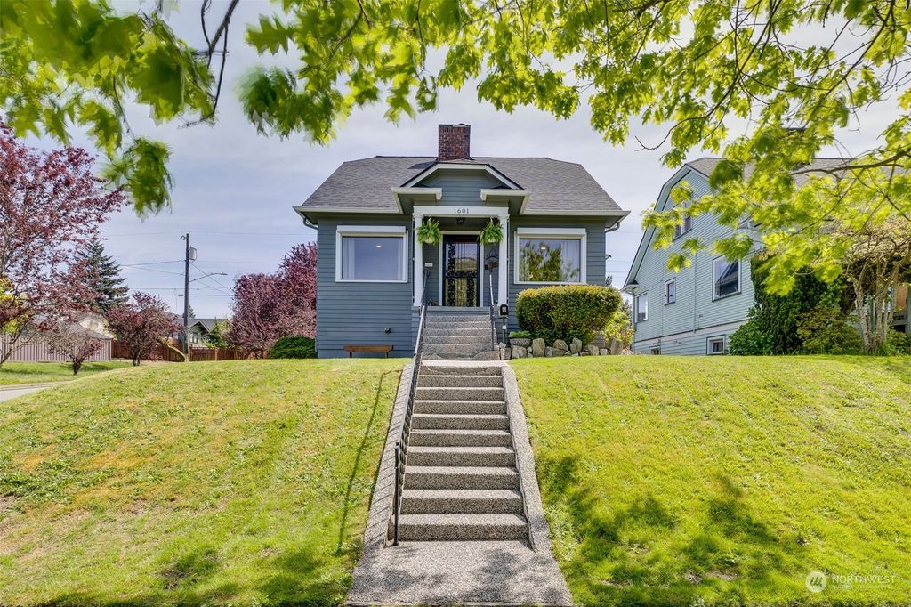 Photo of 1601 Virginia Avenue, Everett, WA 98201 (MLS # 2238254)