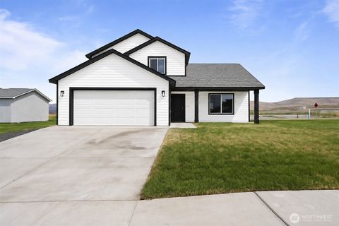 Photo of 596 Karen Avenue, Royal City, WA 99357 (MLS # 2528323)