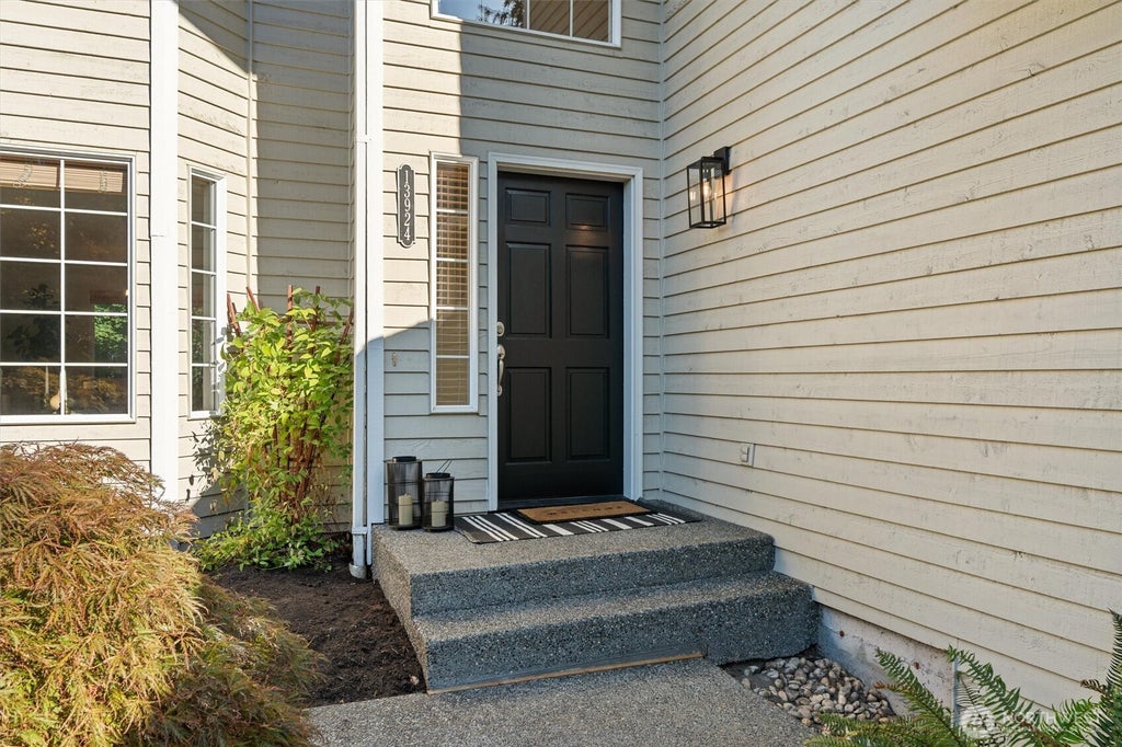 Photo of 13924 126th Avenue NE, Kirkland, WA 98034 (MLS # 2582759)