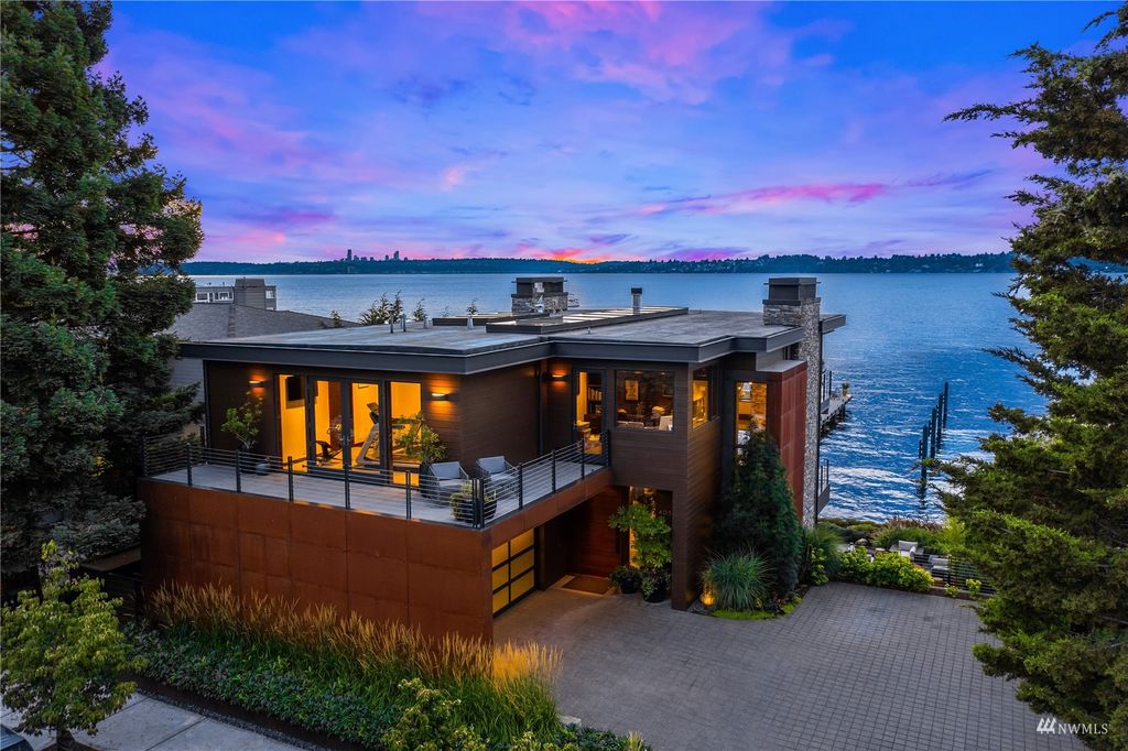 Photo of 405 Lake Street S, Kirkland, WA 98033 (MLS # 1992138)