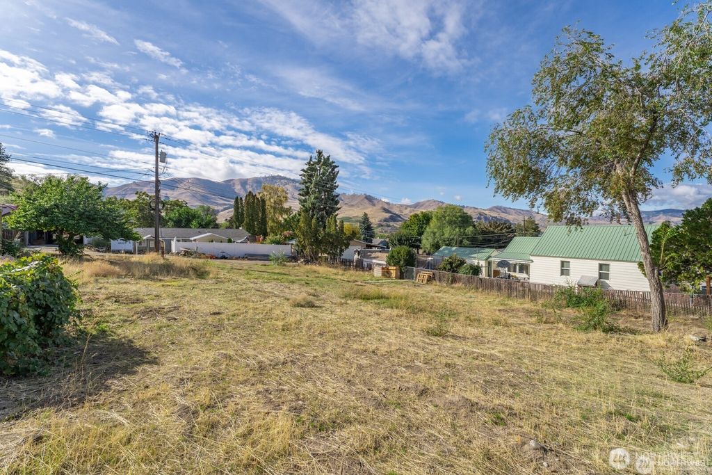 Photo of 0 XXX Nixon Avenue, Chelan, WA 98816 (MLS # 2509544)
