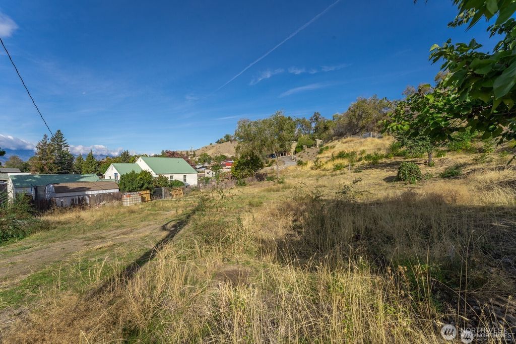 Photo of 0 XXX Nixon Avenue, Chelan, WA 98816 (MLS # 2509544)