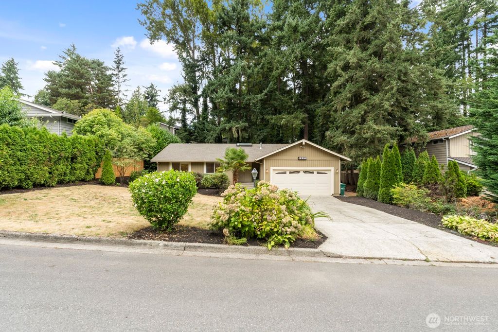 Photo of 12522 NE 138th Place, Kirkland, WA 98034 (MLS # 2422794)