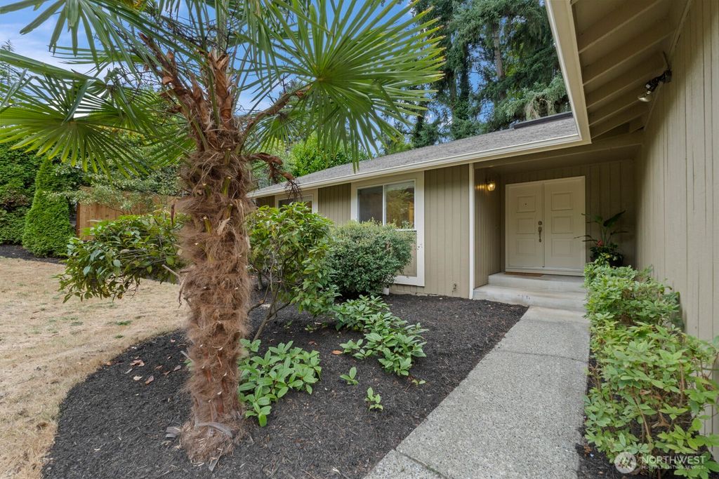 Photo of 12522 NE 138th Place, Kirkland, WA 98034 (MLS # 2422794)