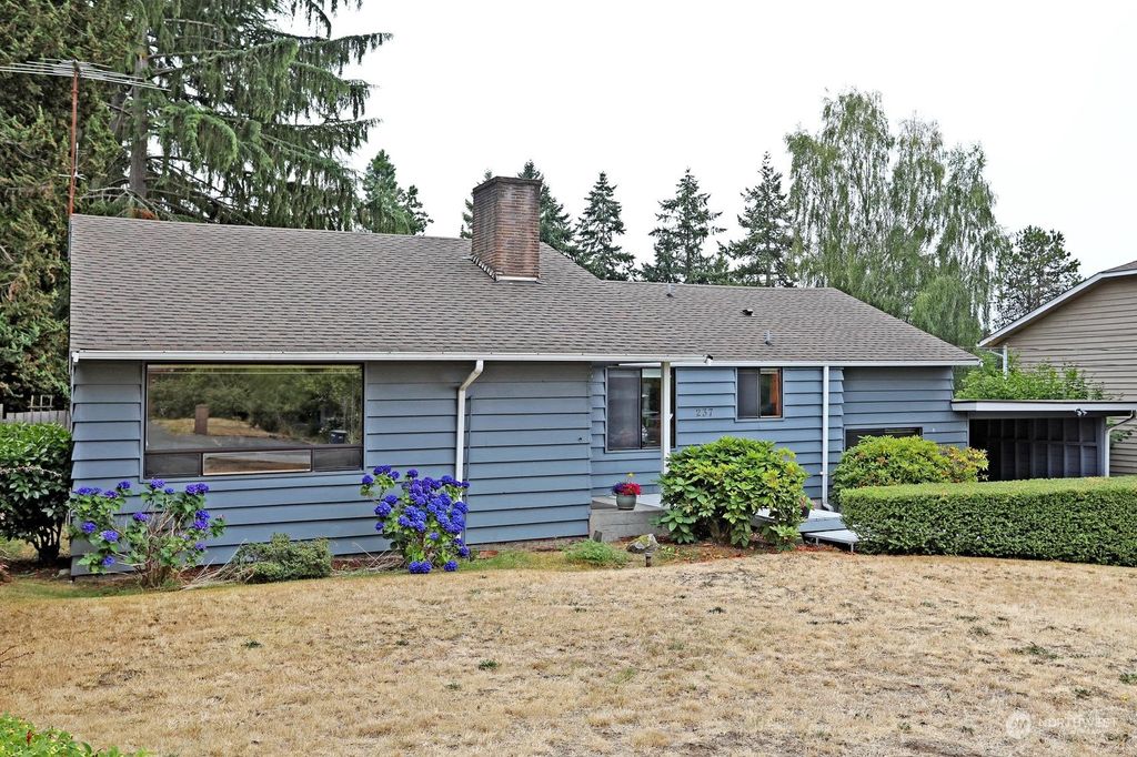 Photo of 237 S 197th Street, Des Moines, WA 98148 (MLS # 2144242)