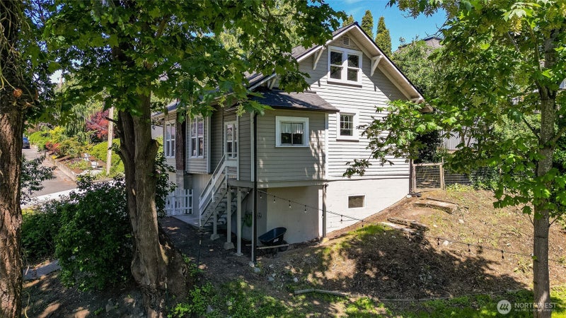 112 E Division Street